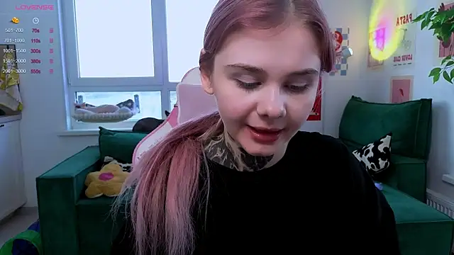 britney_lynch (F teen) - fingers in pussy