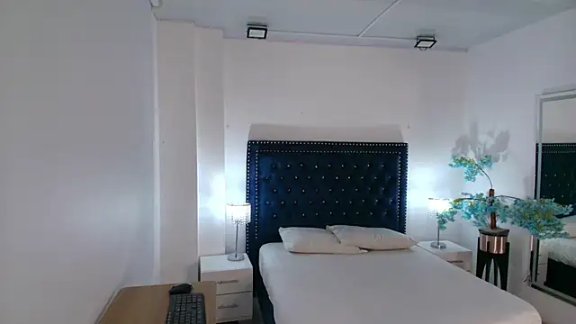 Juliieta_gray webcam