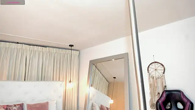 Samantha_Lenox webcam