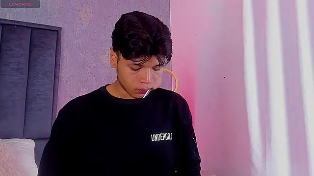 Alejandroo_Montenegro webcam