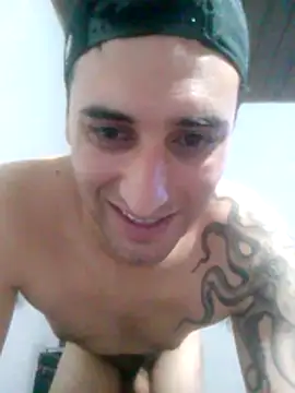 luArgH live cam on StripChat