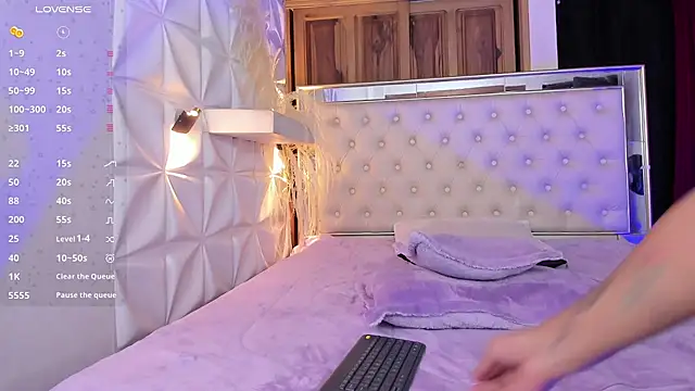 miss_alice_jones live cam on StripChat