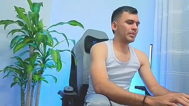 Hamiltonng12 live cam on StripChat