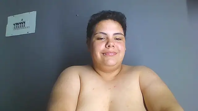Hailey_Curvy