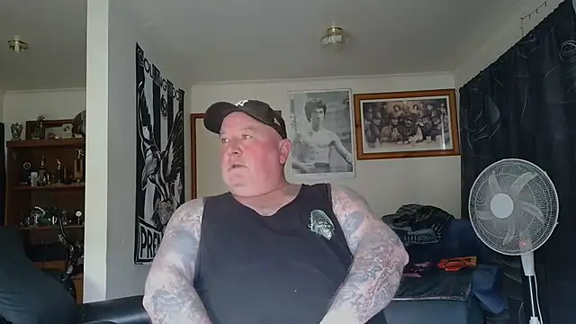 kinkyblueyes69 (M mature) - NAKED CLOTHES KUM OFF.