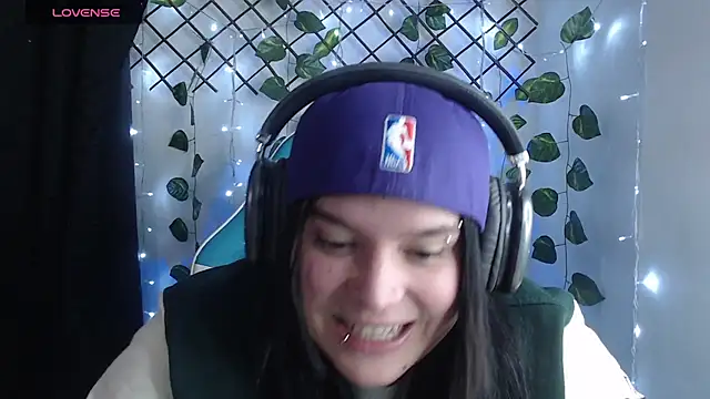 Nika_1_ live cam on StripChat
