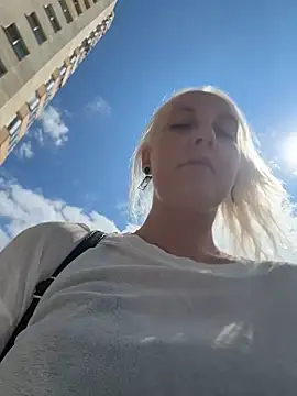 merlindave (F young) - Finger pussy /naked ✌️✌️✌️🤤
