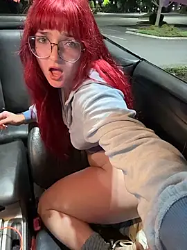 Urpuppymoon's cam show statistics and live stream