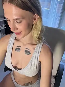 Luna_mp4 live cam on StripChat