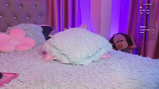Emiily_Scott1 live cam on StripChat
