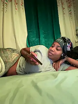 TheRealOshunQueen webcam