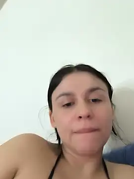 Daniela-rosee live cam on StripChat