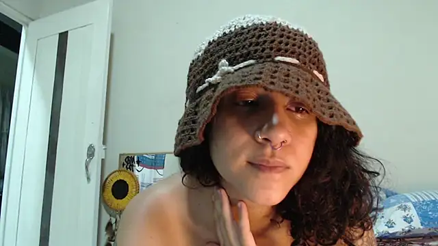 AlinaWoolf_ live cam on StripChat