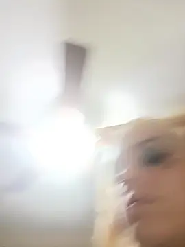 IttyBittyStonie live cam on StripChat