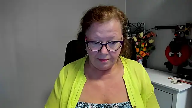 Adelewildx live cam on StripChat