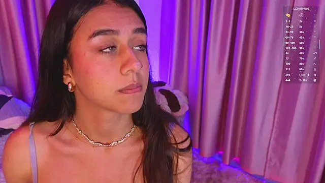 Emiily_Scott1 live cam on StripChat