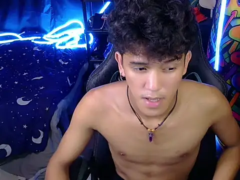 hugekenbigcock live cam on StripChat