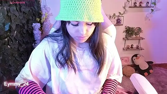 Eymmy_24 live cam on StripChat