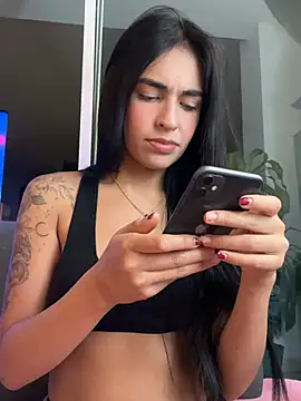DaphneUwu live cam on StripChat