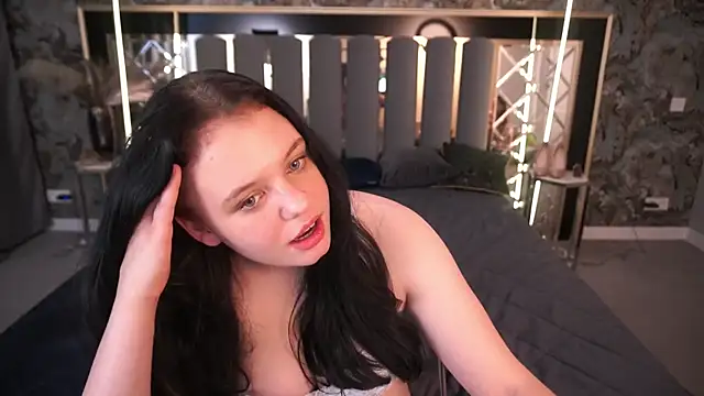 SnowWhiti live cam on StripChat