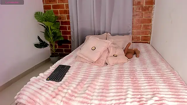 ashley_hills_ live cam on StripChat