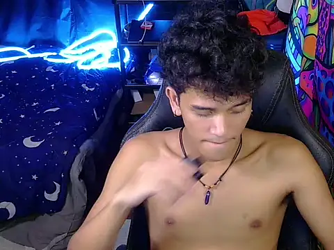 hugekenbigcock - Hugekenbigcock's free webcam - UK Sex Cams