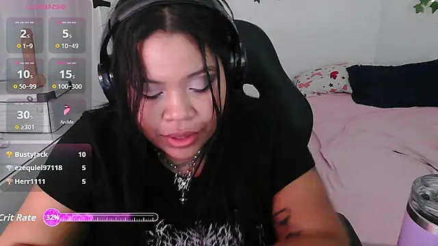 Juicy_elenxx live cam on StripChat