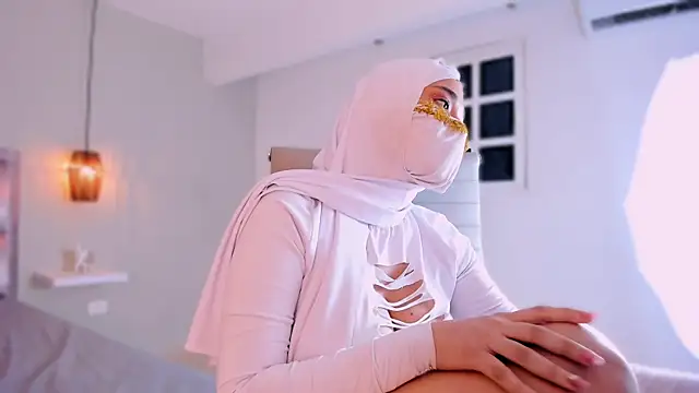 littlenoor (F young) - show  pussy and slap clit