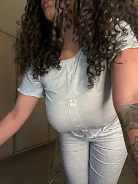 curlyierr (F young) - Take off my pajamas and get naked+Twerk