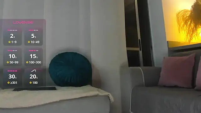 hollyprincess_2 - Hollyprincess_2's free webcam - UK Sex Cams