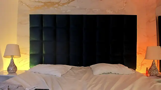 EmmaJhoons live cam on StripChat