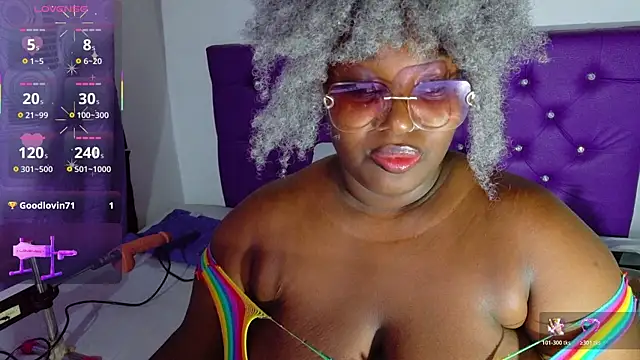 ebony_NeighborMoans live cam on StripChat