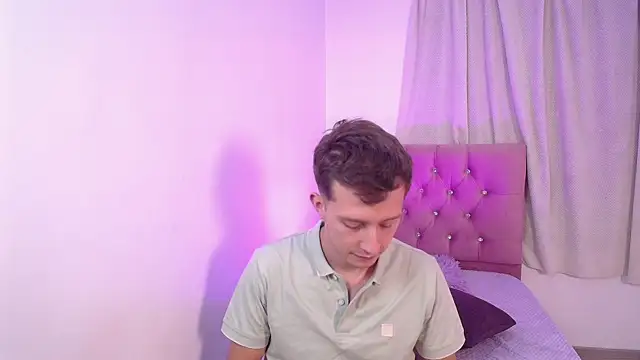 mae_nathan_ live cam on StripChat