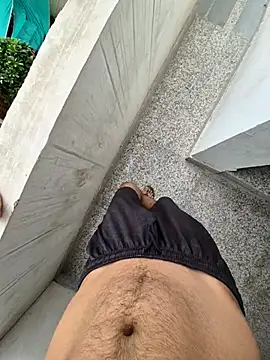 desiguytall live cam on StripChat