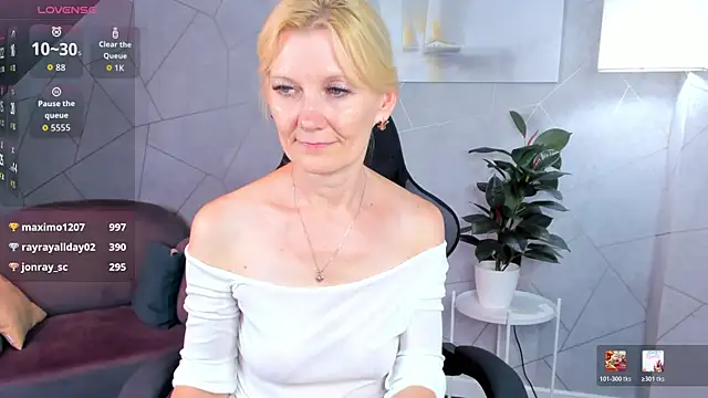 julie_lucas's live room