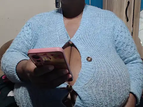 cutefirmmelonss (F mature) - FULLY NAKED  BOOBS  PLAY