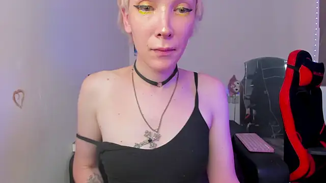 Lyricca live cam on StripChat