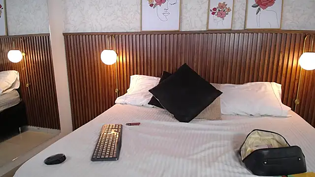 Ariana_Wayne webcam