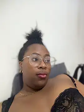selina_paris live cam on StripChat