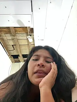 moncerrat_luna live cam on StripChat