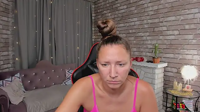 SarahCoksss live cam on StripChat
