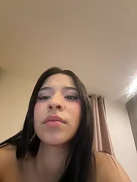 Sarah_cam06 live cam on StripChat