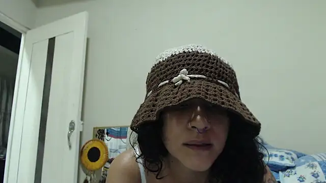 AlinaWoolf_ webcam