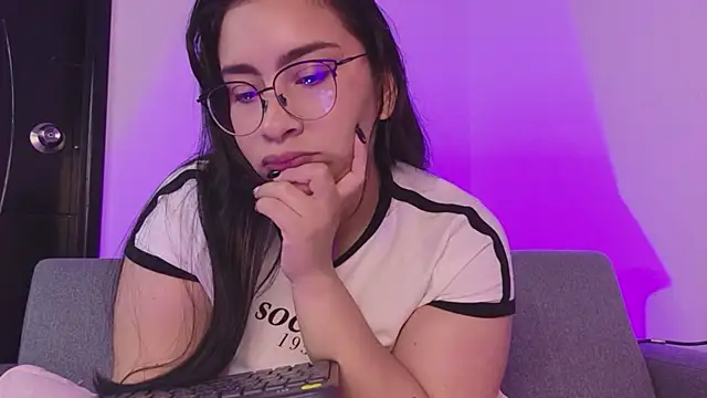 miah_storm live cam on StripChat