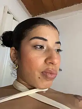 Miily_0 live cam on StripChat