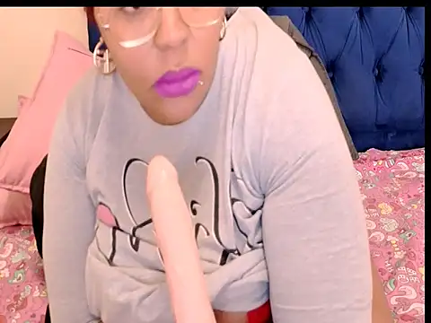 EbonySkyeXX live cam on StripChat