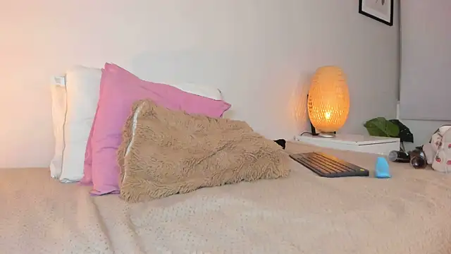 Arianmoon_ webcam