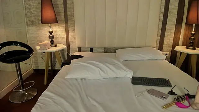 Hannah_Cross webcam