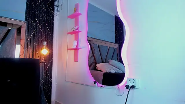 Miia_Deluxe webcam
