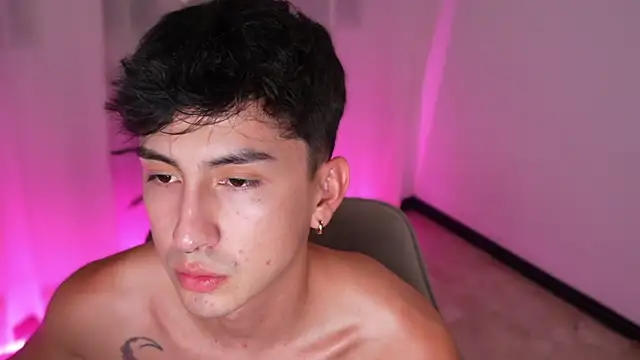 sweettaaron01 webcam